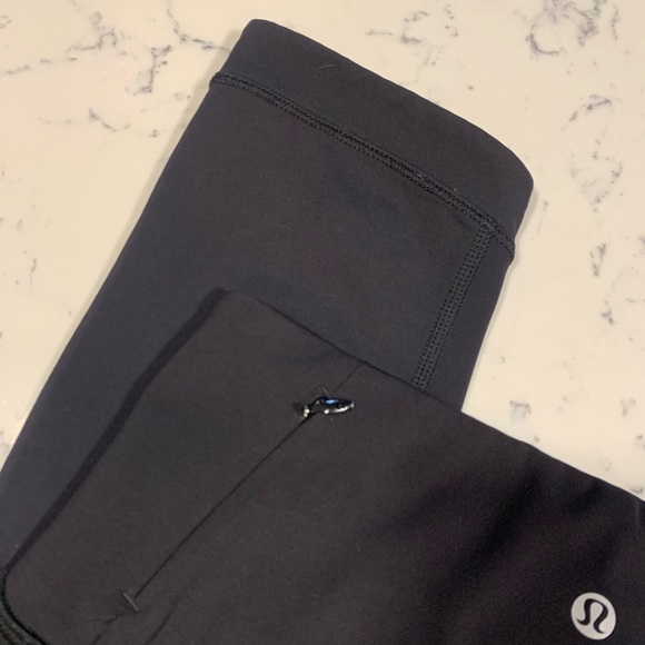 Lululemon black cropped pants size 6 - Picture 5 of 11